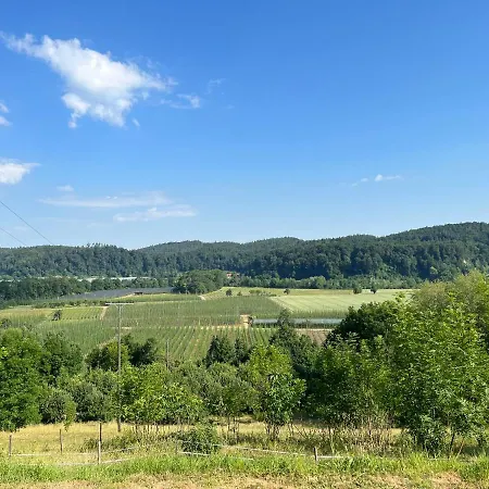 Garten Mit Einzigartigem Panoramablick Ug Schoene Kellerwohnung Mit Grossem Hellen Fenster - Nahe Bodensee Und Messe